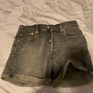 High waste Levi’s denim shorts